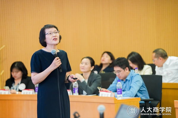商公司党委副书记方玉萍发言.jpg