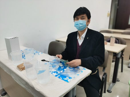 易靖涛.png