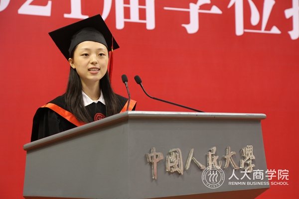 10.员工代表-杨宇宁发言.JPG